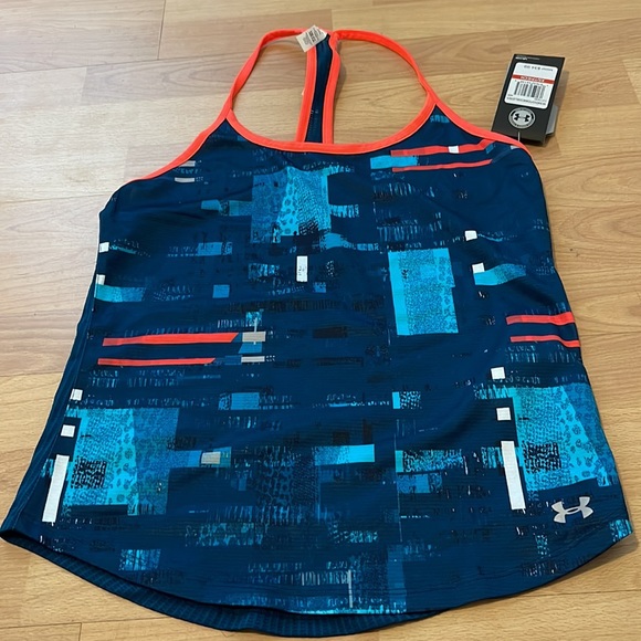 Under armor running T-shirt, keeps you cool - Picture 2 of 4